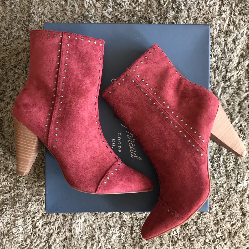 New w/ Box⭐️Universal Thread Booties